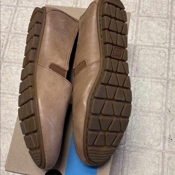 Born Women's Brown Leather Flats - Picture 2 of 4